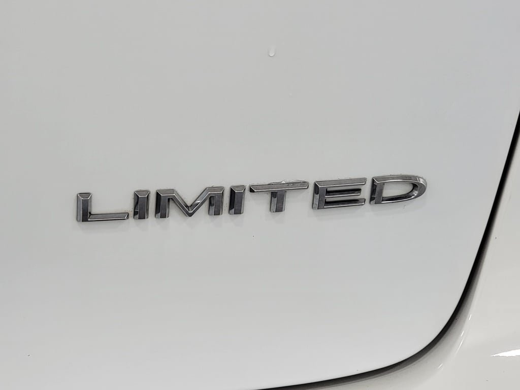 Used 2022 Chrysler Pacifica Limited FWD image 9