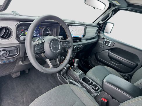 Used 2024 Jeep Wrangler Unlimited AWD/4WD image 7