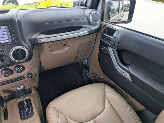 Used 2017 Jeep Wrangler Unlimited Sahara w/ Connectivity Group AWD/4WD image 16