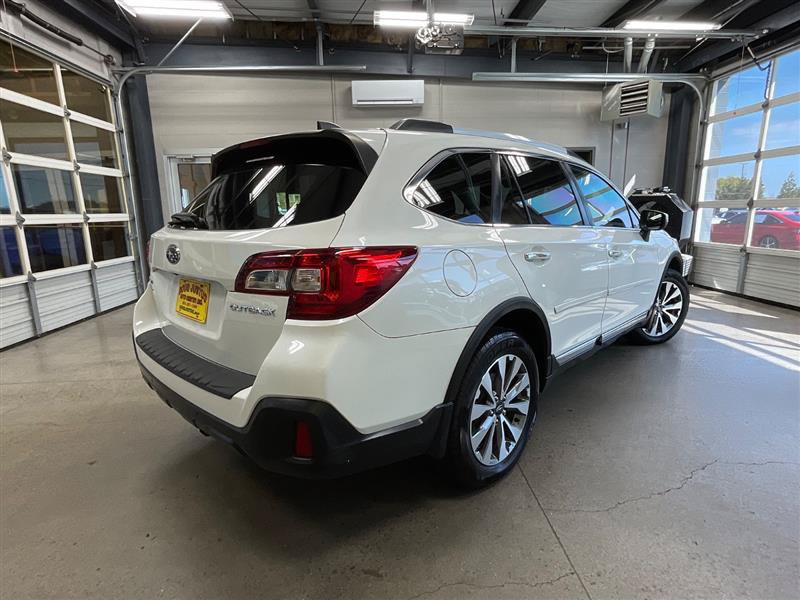 Used 2018 Subaru Outback 2.5i Touring AWD/4WD image 5