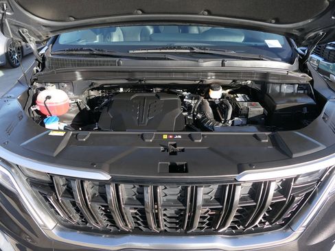 Used 2023 Kia Carnival LX image 29