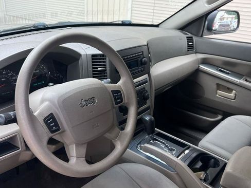 Used 2006 Jeep Grand Cherokee Laredo RWD image 8