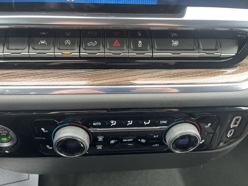 Used 2024 Chevrolet Silverado 1500 LT image 26