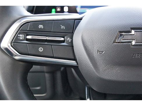 Used 2025 Chevrolet Suburban Z71 image 13