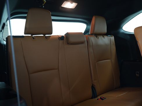 Used 2025 Toyota Highlander Platinum AWD/4WD image 13