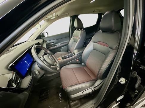 Used 2025 Nissan Kicks SR image 13