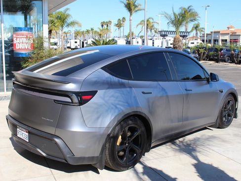 Used 2026 Tesla Model Y Long Range image 9