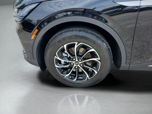 Used 2025 Lincoln Nautilus Premier AWD/4WD image 29