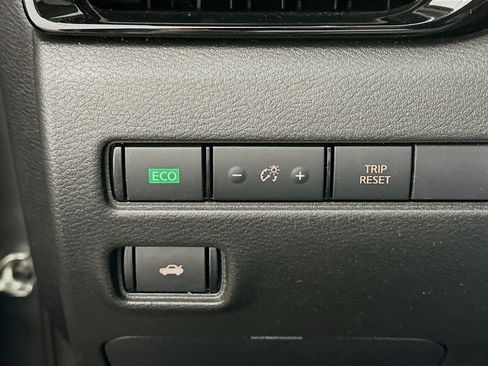 Used 2024 Nissan Sentra SV image 17