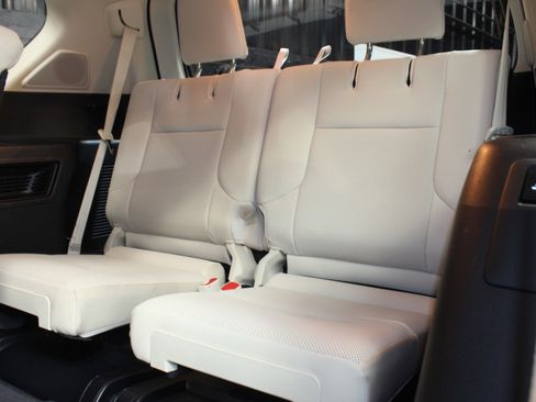 Used 2022 Lexus GX 460 Premium w/ Accessory Package image 34