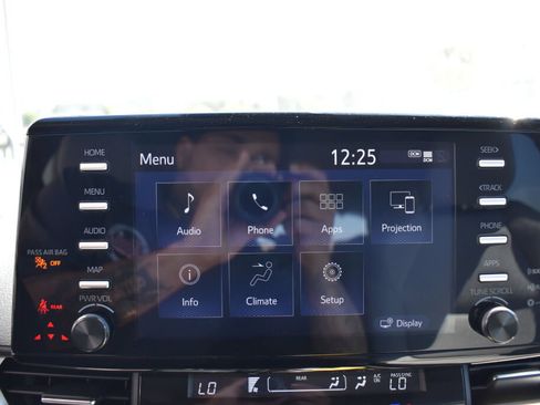 Certified 2024 Toyota Sienna LE AWD/4WD image 11