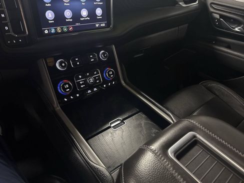Used 2021 GMC Yukon Denali w/ Denali Premium Package AWD/4WD image 26