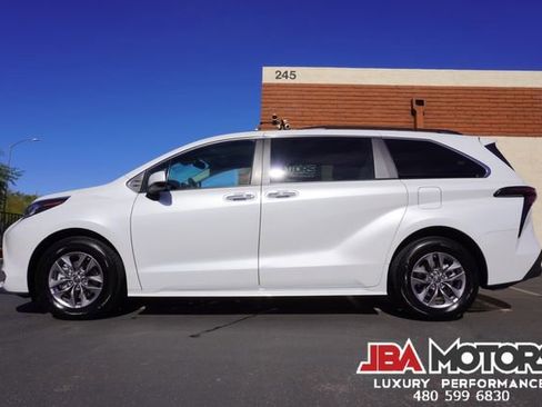 Used 2023 Toyota Sienna XLE image 21