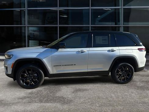 New 2025 Jeep Grand Cherokee Limited image 4