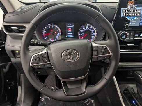 Used 2022 Toyota Highlander LE AWD/4WD image 20