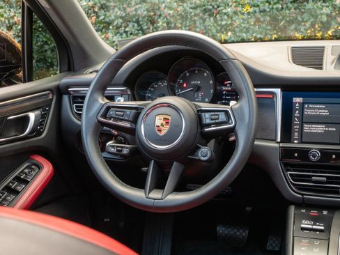 Used 2023 Porsche Macan GTS image 25