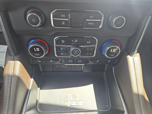 Used 2023 Chevrolet Tahoe LT AWD/4WD image 25