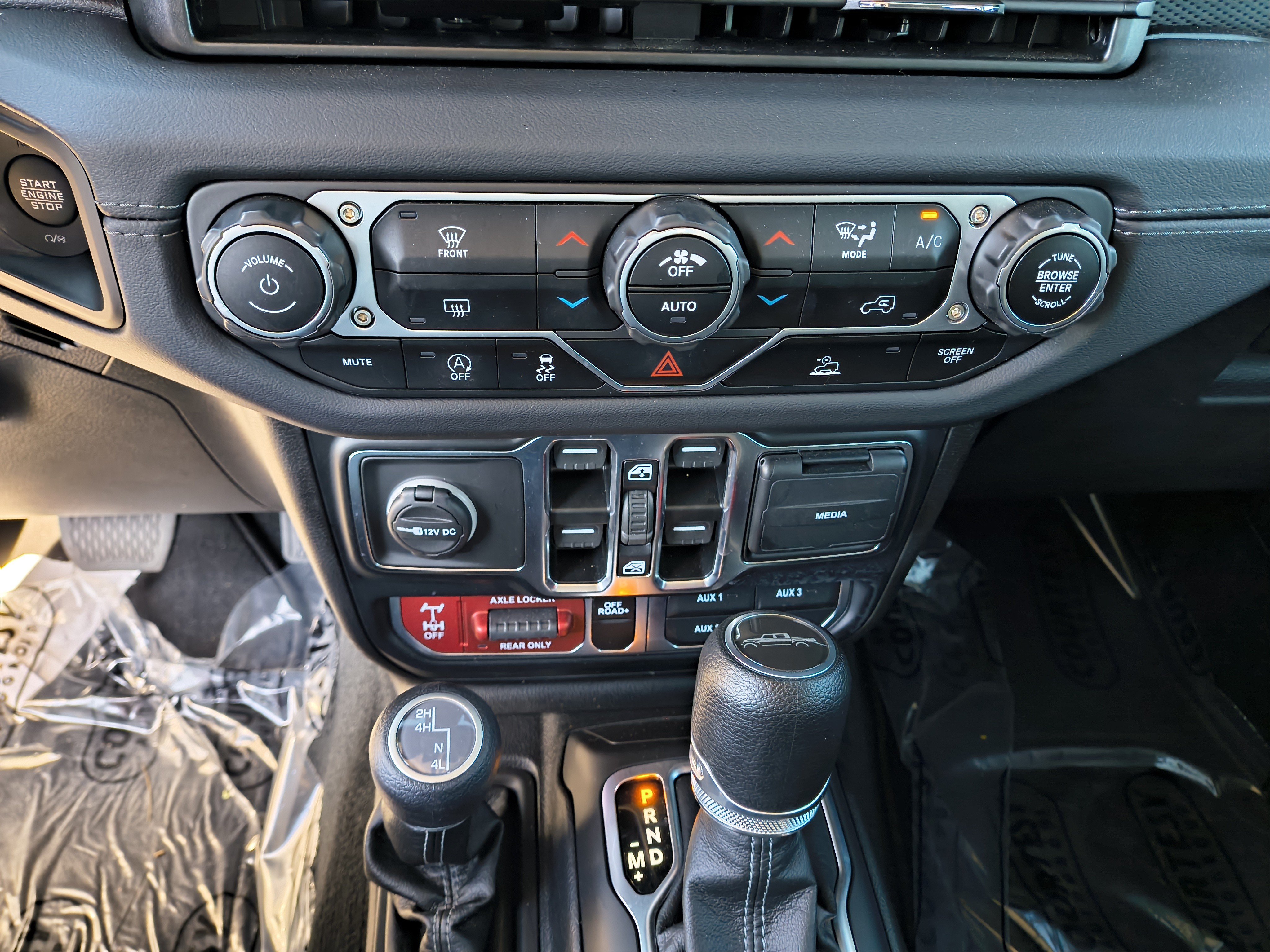 Used 2024 Jeep Gladiator Mojave AWD/4WD image 30