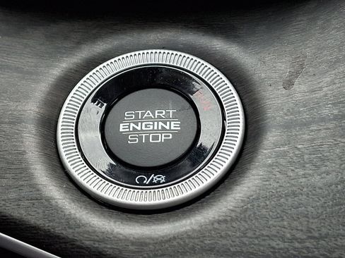 Certified 2023 Jeep Grand Cherokee Limited w/ Trailer Tow Prep Group (B) image 24