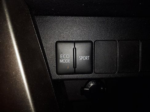 Used 2015 Toyota RAV4 XLE image 21