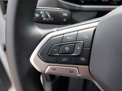 Certified 2025 Volkswagen Taos SE image 25