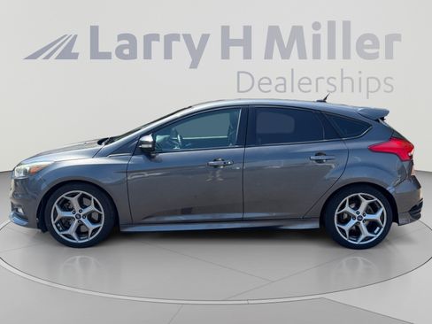 Used 2016 Ford Focus ST w/ Equipment Group 402A FWD image 2
