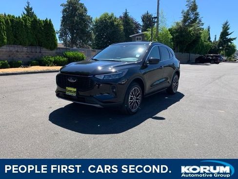 Used 2025 Ford Escape SE FWD image 1