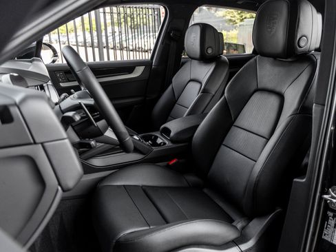 Certified 2025 Porsche Cayenne E-Hybrid AWD/4WD image 5