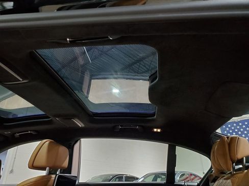 Used 2022 BMW ALPINA B7 xDrive image 31