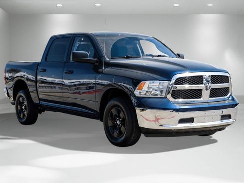 Used 2021 RAM 1500 Classic SLT image 5