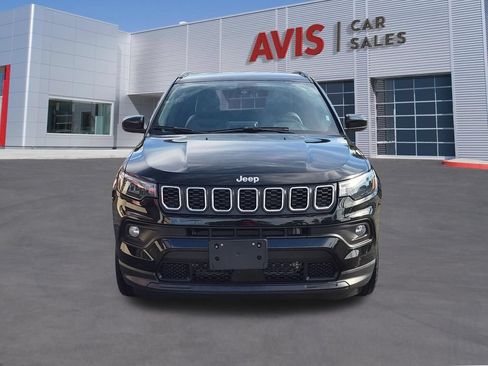 Used 2025 Jeep Compass Latitude AWD/4WD image 2