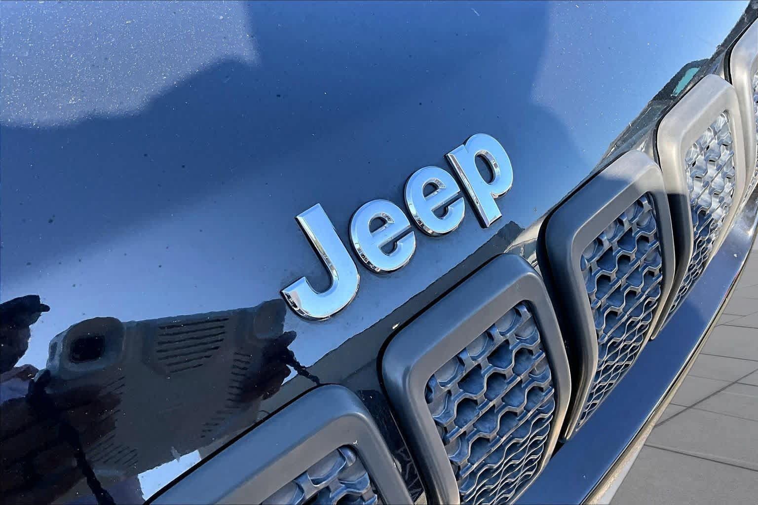 Used 2021 Jeep Cherokee Latitude FWD image 28
