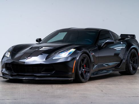 Used 2019 Chevrolet Corvette Z06 RWD image 3