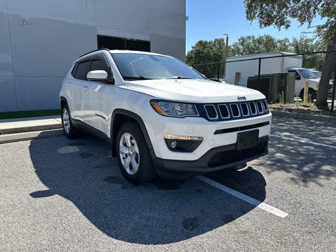 Used 2018 Jeep Compass Latitude FWD image 11