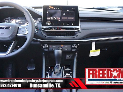 New 2026 Jeep Compass Latitude image 19