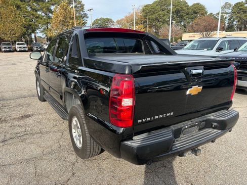 Used 2013 Chevrolet Avalanche LS image 7