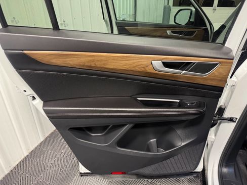 Used 2024 Volkswagen Atlas SE image 14