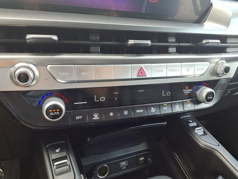 Used 2025 Kia Telluride S AWD/4WD image 12