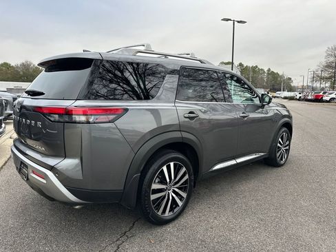 Used 2024 Nissan Pathfinder Platinum image 13