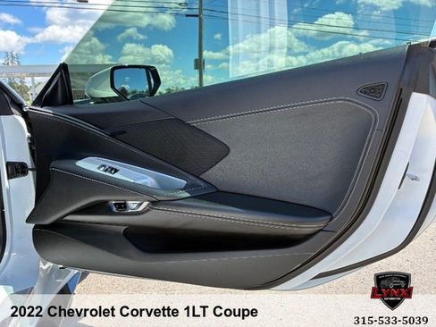 Used 2022 Chevrolet Corvette Stingray Coupe w/ 1LT RWD image 28