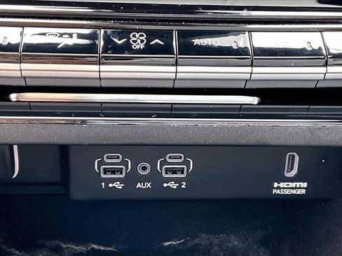 Used 2023 Jeep Wagoneer Base w/ Premium Group I image 18