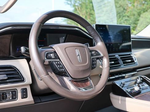 Certified 2022 Lincoln Navigator Reserve AWD/4WD image 28