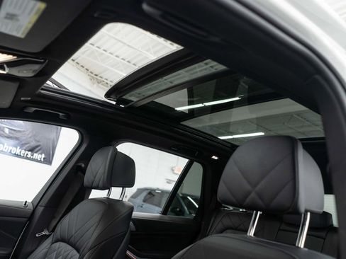 Used 2025 BMW X5 xDrive40i w/ M Sport Package image 10