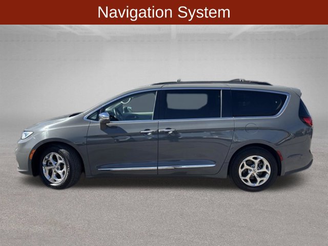 Used 2022 Chrysler Pacifica Limited FWD image 2