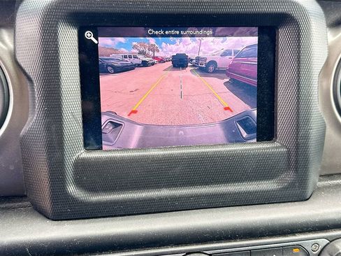 Used 2021 Jeep Gladiator Sport image 14