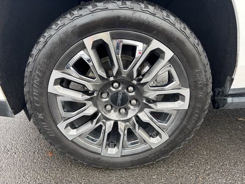 Used 2023 GMC Yukon Denali Ultimate image 42