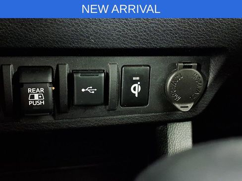 Used 2020 Toyota Tacoma TRD Off-Road w/ Technology Package image 24