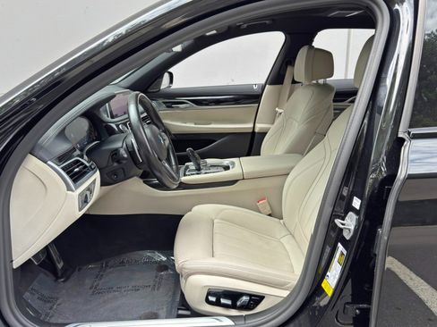 Used 2021 BMW 740i w/ M Sport Package RWD image 17