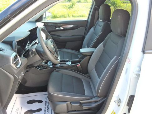 Used 2025 Chevrolet TrailBlazer LT AWD/4WD image 28