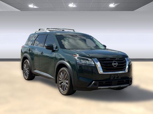 Used 2024 Nissan Pathfinder SL FWD image 6